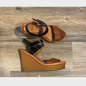 Black & Brown Double Strap Textured Wedges